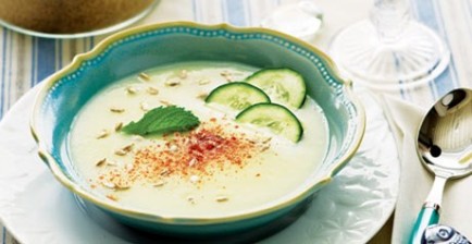 Sopa Gelada de Pepino, Iogurte e Manjericão                                                         