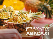 Arroz de Castanhas e Coco no Abacaxi 